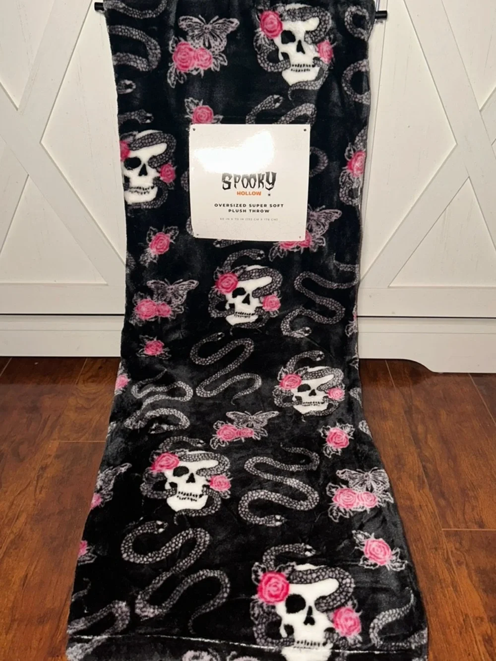 Spooky Hollow Skull & Roses Black & Pink Plush Throw Blanket